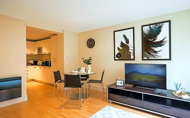 Luxurious Sir John Lyon Serviced Apartment