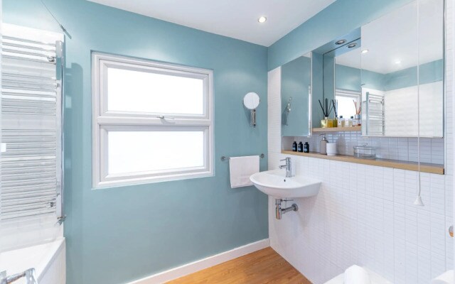 Stylish Shepherds Bush Flat