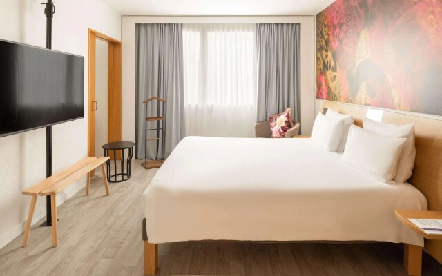 Отель Novotel Barcelona Cornella