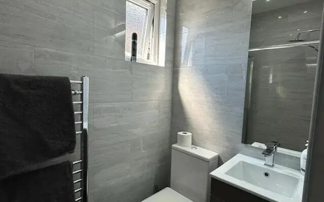 Flat - Sleeps 4 & Free Parking