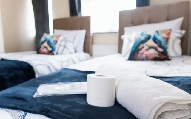 3-bed House - Sleeps 7, Parking & Views