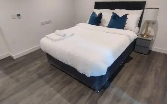 Immaculate 3-bed Apartment Homes in London