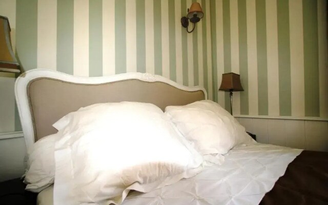Paris Interiors Rentals - Le Marais Archives 2 Bdr