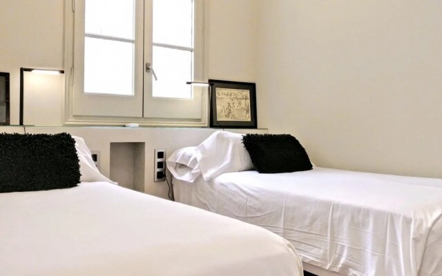 3br Modernist Pg de Gràcia high ceilings - Dandi