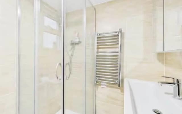 4BR London Home Piccadilly Line Sleeps 9