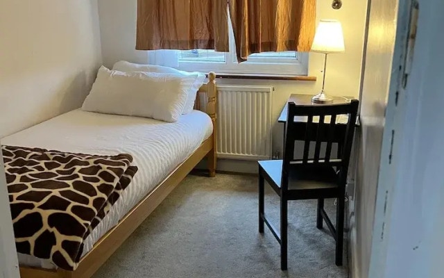 South London Single Bedroom in Mitcham