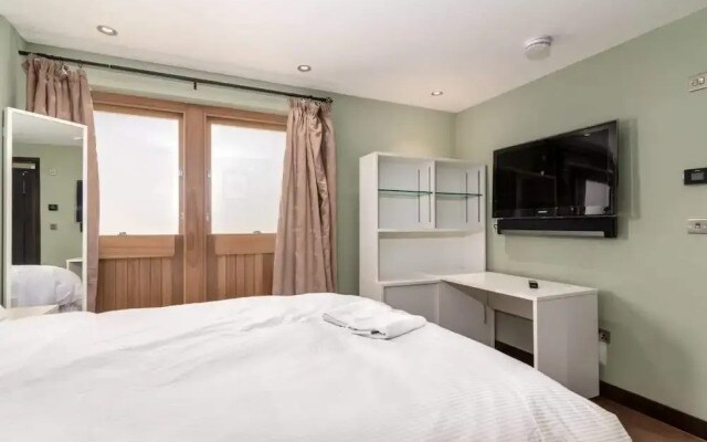 Beautiful 3BR Mews Home, 5min From Paddington