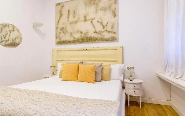 Cami Bed & Gallery