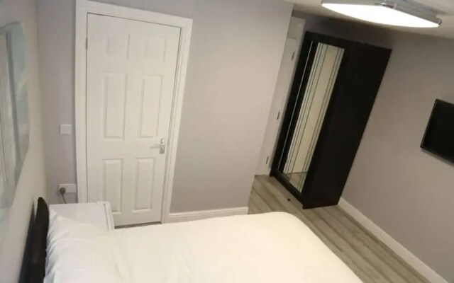Room in House - A A Guest Room7