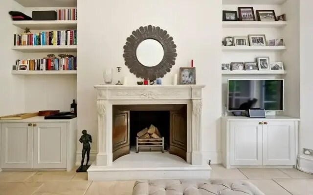 Cute 2-bed Chelsea Apartment