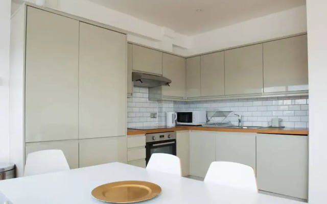 Modern 2 Bedroom Clapham Apartment With Large Terrace