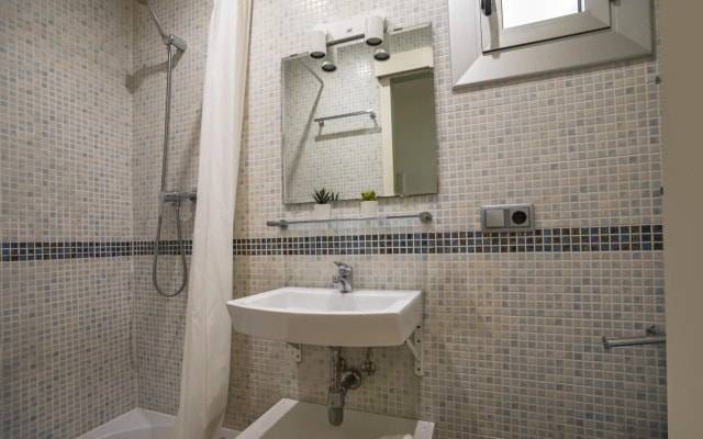 31ENT335 - Mediterranean decorated apartment