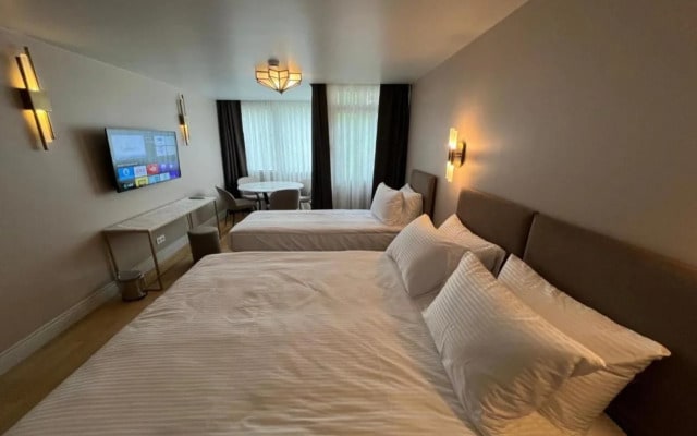 Weingart Suites Hotel