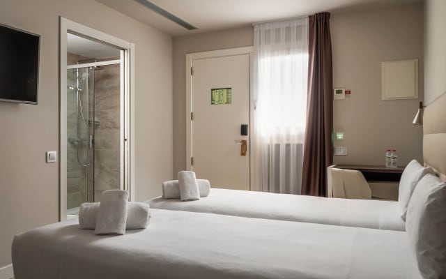 Arya Stadium Hotel
