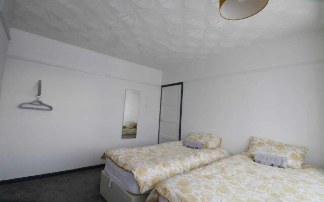 Lovely 4-bed House in Nottingham