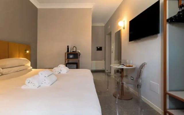 Velia Relais