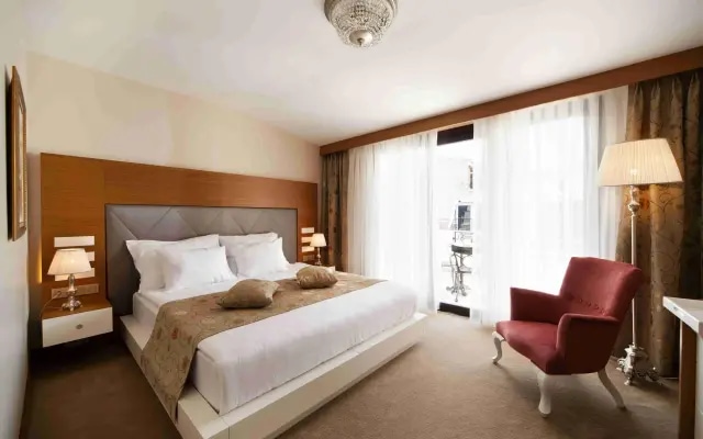 Gravis Suites