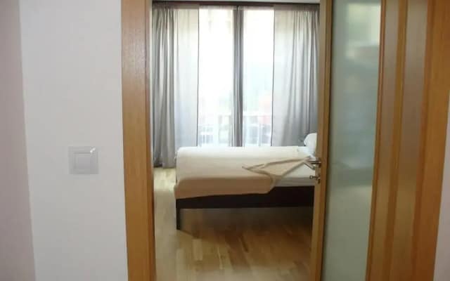 Garden apartment with garage in central Prague
