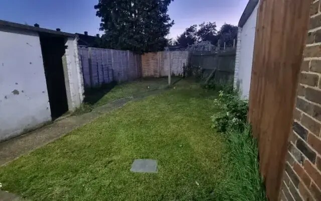 3 Bed House Sleeps 5 - Parking, Garden, Pets