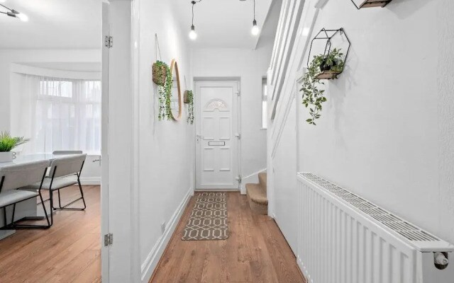 Modern 3-bedroom Home With Garden