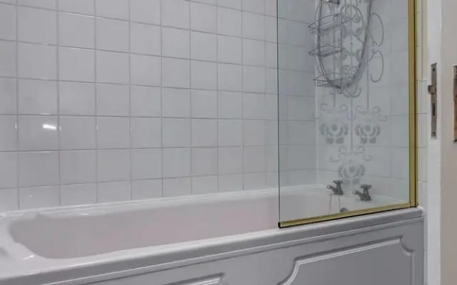 Bright, Spacious 2BR Central Manchester Flat for 4