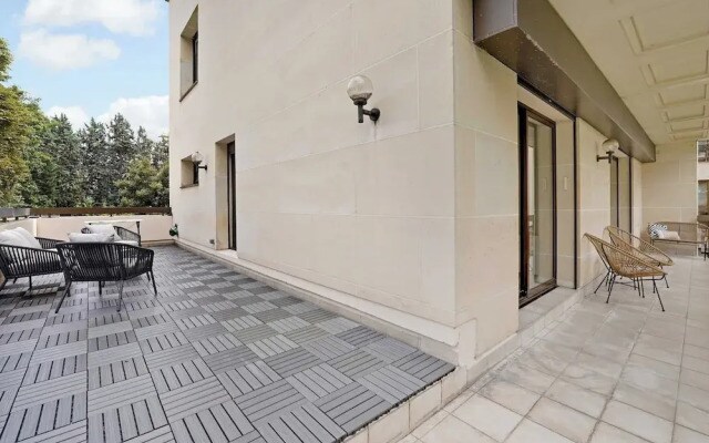 Modern apt With Balcony-2br/6p-neuilly-sur-seine