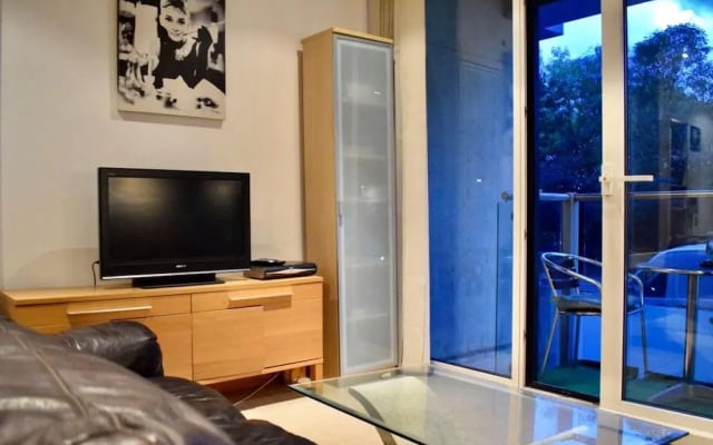 Minimal Studio With Views Over Battersea Park