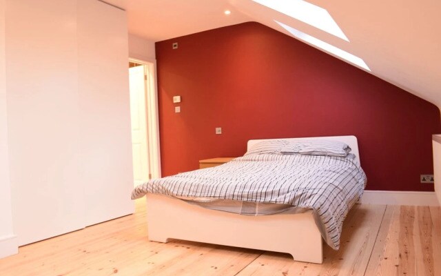 Retro 2 Bedroom Flat in Clapham