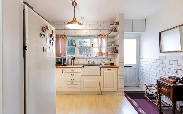 Stylish Spacious 3-bed Home in Vibrant Bow