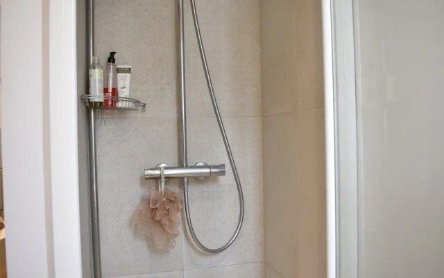 Cosy 1 Bedroom Flat in Paris With Terrace