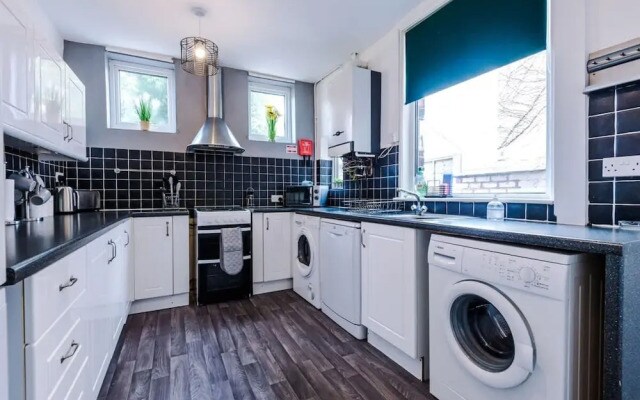 Perfect for Business Large Groups Sleeps 8