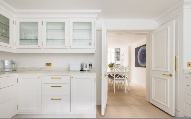 The Impressionist s Fireplace 4 BR Home in Chelsea