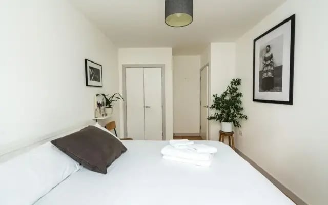 Contemporary 2BD Flat With Balcony - Hackney Downs