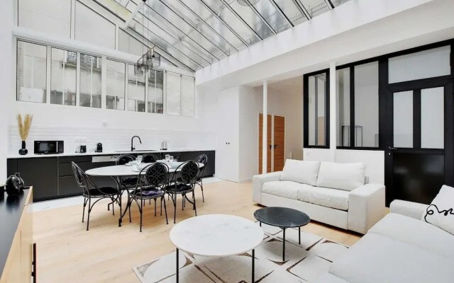 Authentique Apartment - 1br- 2P- Voltaire