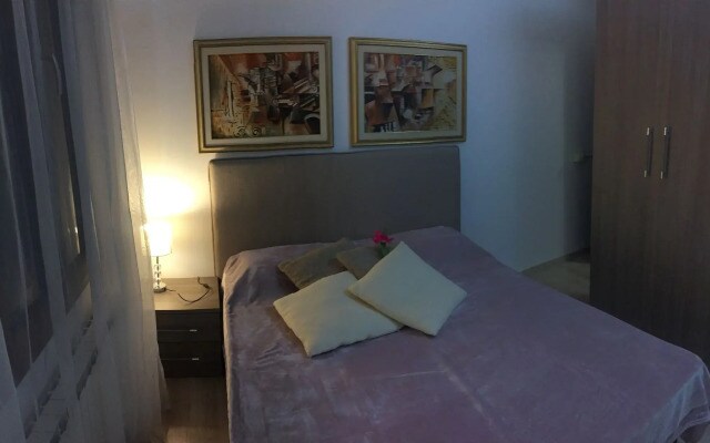 Harry's Guest House
