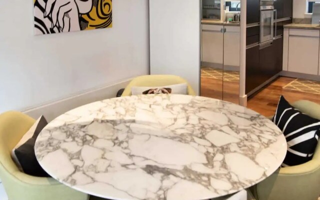 Modern 2 Bedroom With Balcony Near Oxford Street