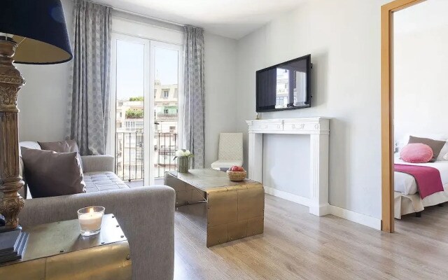 Grandom Suites
