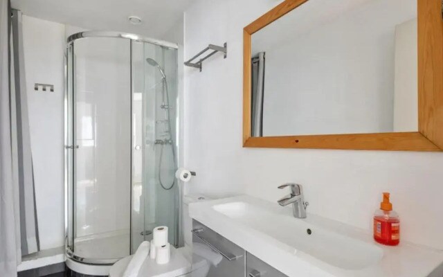 Sunny & quiet 2br near the Eiffel Tower Invalides Beaugrenelle Welkeys