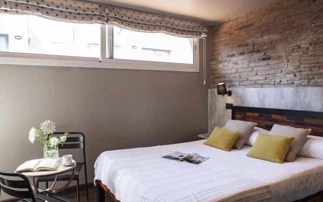 Ainb Born-damas Apartments