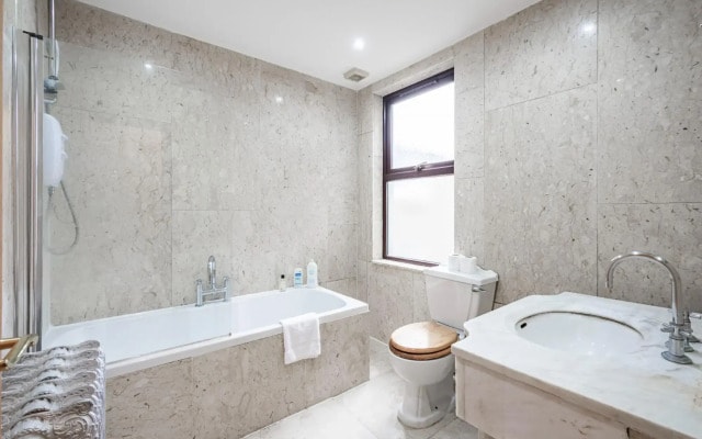 London 2 Bed Apartment With Free WiFi