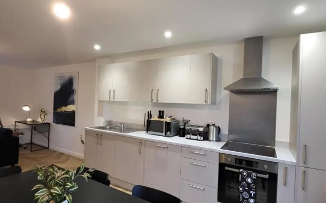 Hybrid Resi - Mitcham