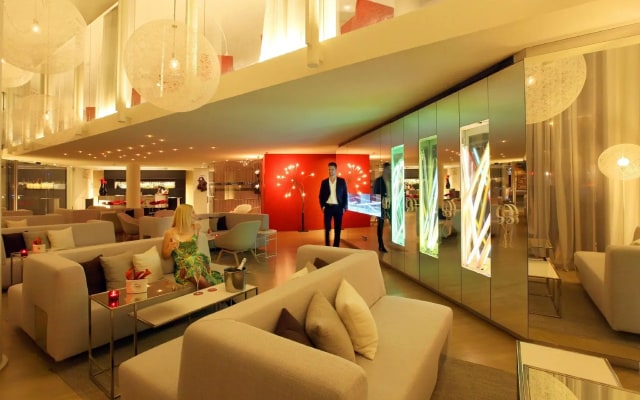 Cram Hotel