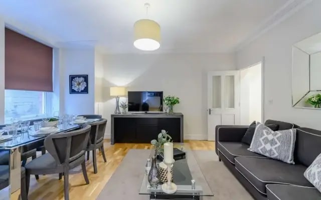 Modern Three Bedroom Apartment in Hammersmith