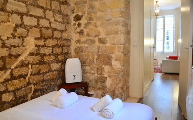 1 Bedroom Flat In Central Marais