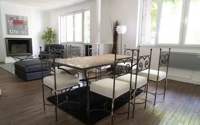 Very Beautiful House With Garden in Puteaux