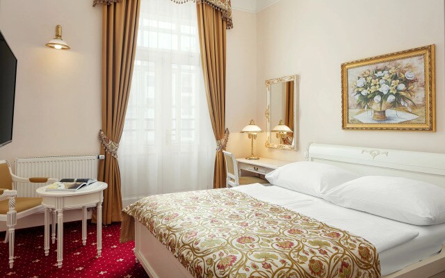 Alqush Downtown Hotel