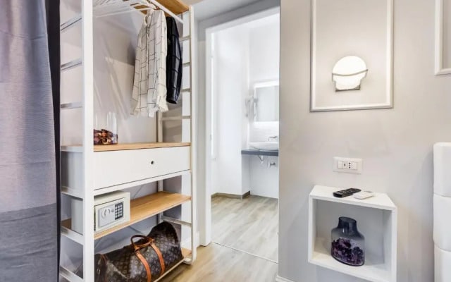 Opera Private Suites