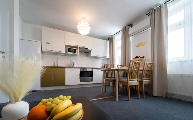 Little Tom Apartments