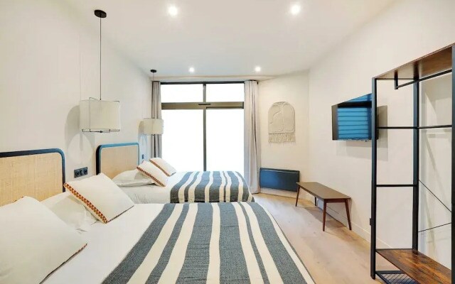 Spacious Apartment - 2BR/10P - Place D'Italia