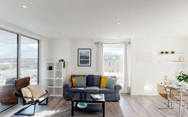 3 Bedroom Apartment in Canary Wharf